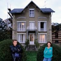 Un couple oublié ! Corinne Touzet et Bernard Lavilliers : au coeur de leur vie dans leur maison à la campagne