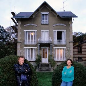 Dans les années 1980, Corinne Touzet et Bernard Lavilliers ont vécu une belle histoire d'amour après une rencontre dans un restaurant.

Archives - En France, au nord de Paris, chez eux, Bernard Lavilliers et sa compagne Corinne Touzet