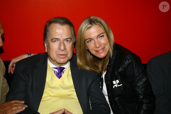 C'est sa fille Olivia qui avait annoncé sa disparition à l'AFP...

Paul Loup Sulitzer et sa fille Olivia - Lancement du livre de Paul Loup Sulitzer "Monstre Sacre, l'homme aux 60 millions de livres se raconte sans tabou" au club des Saints Peres a Paris le 25 juin 2013. JLPPA / Bestimage