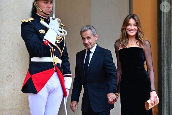 Avant de tomber sous le charme du Président de la République, Nicolas Sarkozy.

Nicolas Sarkozy et sa femme Carla Bruni (robe Ralph Lauren)  au dîner d’État en l’honneur du président brésilien et de sa femme au palais présidentiel de l’Élysée à Paris le 5 juin 2025.

© Christian Liewig / Bestimage