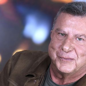 Un courrier que l'animateur n'a jamais ouvert... mais qu'il garde précieusement.

Exclusif - Portrait de Pascal Bataille à Paris, le 11 décembre 2024.
© Cédric Perrin/Bestimage