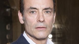 Anthony Delon papa comblé à Douchy : "Ma fierté", ses filles Loup et Liv entourées de Loubo et Blew