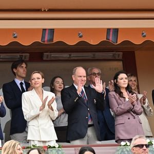 Louis Ducruet et sa femme Marie, La princesse Alexandra de Hanovre et son fiancé Ben-Sylvester Strautmann, La princesse Charlène de Monaco, le prince Albert II de Monaco, Mélanie-Antoinette de Massy (présidente de la fédération monégasque de tennis), Charlotte Casiraghi, Pauline Ducruet - La famille princière assiste à la finale du Rolex Monte-Carlo Masters au Monte-Carlo Country Club de Monaco le 12 avril 2026
© Bruno Bebert / Bestimage