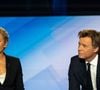 Le départ d’Anne-Sophie Lapix du 20h de France 2 continue également d’intriguer.
Les journalistes français Anne Sophie Lapix et Laurent Delahousse sur le plateau de l'émission spéciale sur les élections présidentielles de la télévision publique française France 2, à Paris, France le 24 avril 2022. Photo par Ammar Abd Rabbo/ABACAPRESS.COM