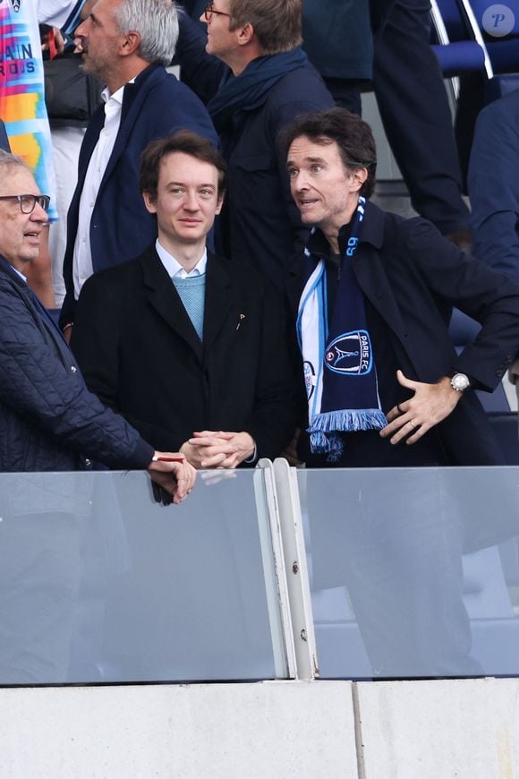 Antoine Arnault et Frédéric Arnault dans les tribunes du match de football "Paris FC vs Grenoble Foot 38" lors de la 10ème journée de la Ligue 2 au Stade Charlety à Paris. Le 26 octobre 2024
Cyril Moreau / Bestimage