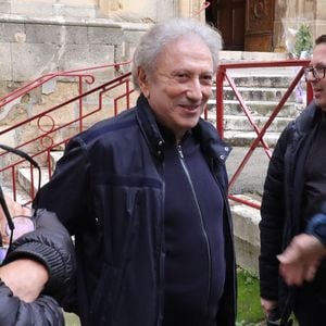 Michel Drucker - Obsèques de Sylvain Augier en l'église de Sommières, petite commune du Gard le 27 mars 2024. L'ancien présentateur de La Carte au trésor est décédé brutalement à 68 ans le samedi 16 mars à son domicile de Lecques. © Franz Chavaroche/Nice-Matin/Bestimage