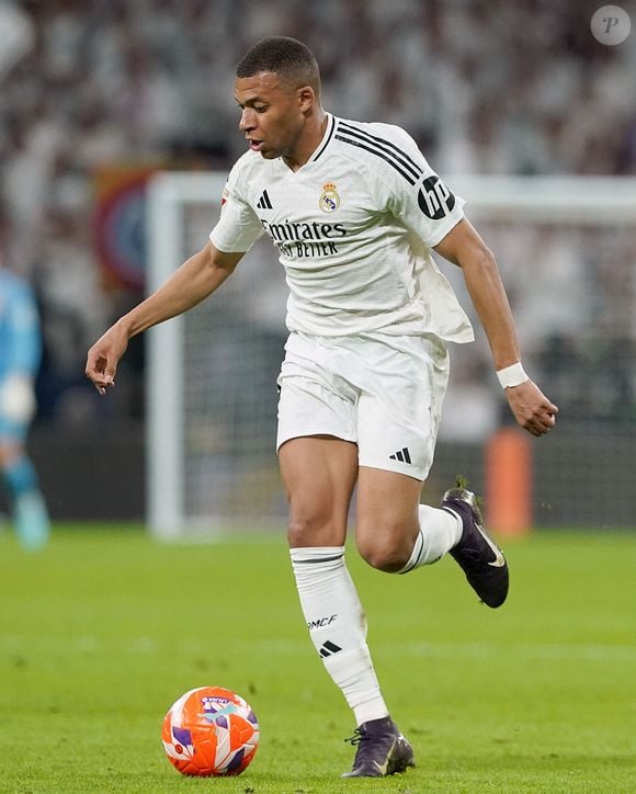 Le club attend son rétablissement avant tout.

Real Madrid CF’s Kylian Mbappe during La Liga match. May 14, 2025. © Alterphotos / PsnewZ / Bestimage
