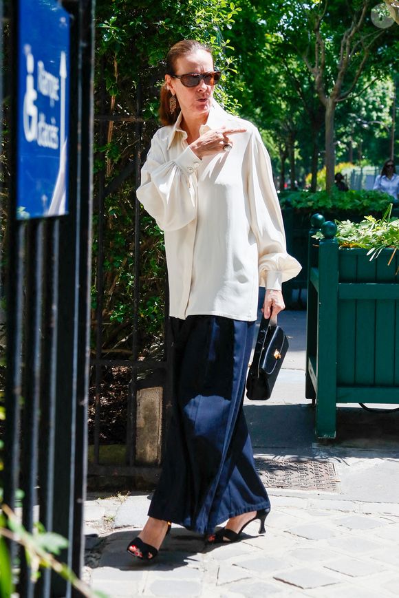 Exclusif - Carole Bouquet - Arrivées aux obsèques de Francis Giacobetti à la chapelle Saint Pierre de Neuilly-sur-Seine, France, le 12 juin 2025. © Christophe Clovis/Bestimage