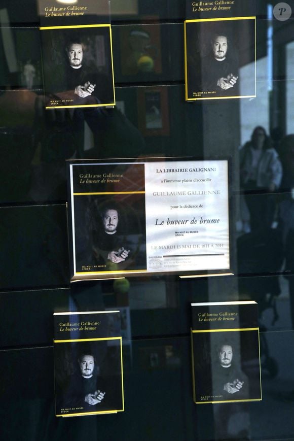 Illustration de la vitrine - Guillaume Gallienne dédicace son livre "Le buveur de brume" à la Galerie Galignani à Paris, France, le 13 Mai 2025. © Bertrand Rindoff / Bestimage