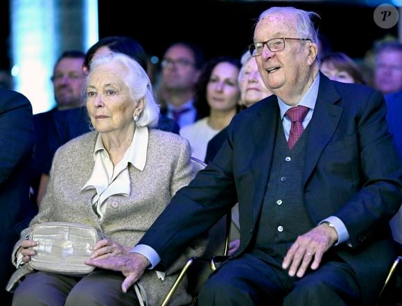 C'est son fils, le roi Philippe, qui a pris le relais.

Le roi Albert II et la reine Paola assistent à l'inauguration officielle de l'Institut Roi Albert II aux Cliniques universitaires Saint-Luc à Woluwe-Saint-Lambert, le 25 septembre 2025. D'ici fin septembre 2025, ce nouvel institut regroupera toutes les activités d'oncologie et d'hématologie, à proximité immédiate du bâtiment principal des Cliniques universitaires Saint-Luc. © Photonews / Bestimage