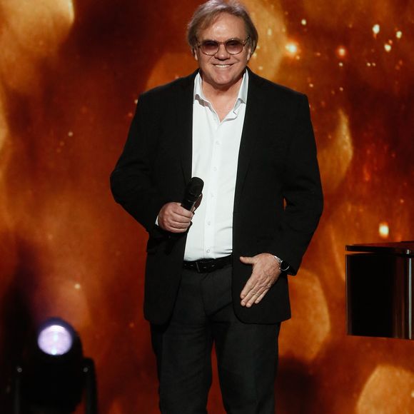 Il ajoutait qu'il est resté en bons termes avec la mère de ses deux fils : "Ça ne nous arrive pas souvent, mais on s'appelle pour les anniversaires et se souhaiter la bonne année". 


Exclusif -  François Valéry - Surprises - Enregistrement de l'émission "La Boîte à Secrets N°20" dans les studios de la Cité du Cinéma à Saint-Denis, présentée par F.Bollaert et diffusée le 10 janvier sur France 3
© Christophe Clovis / Bestimage