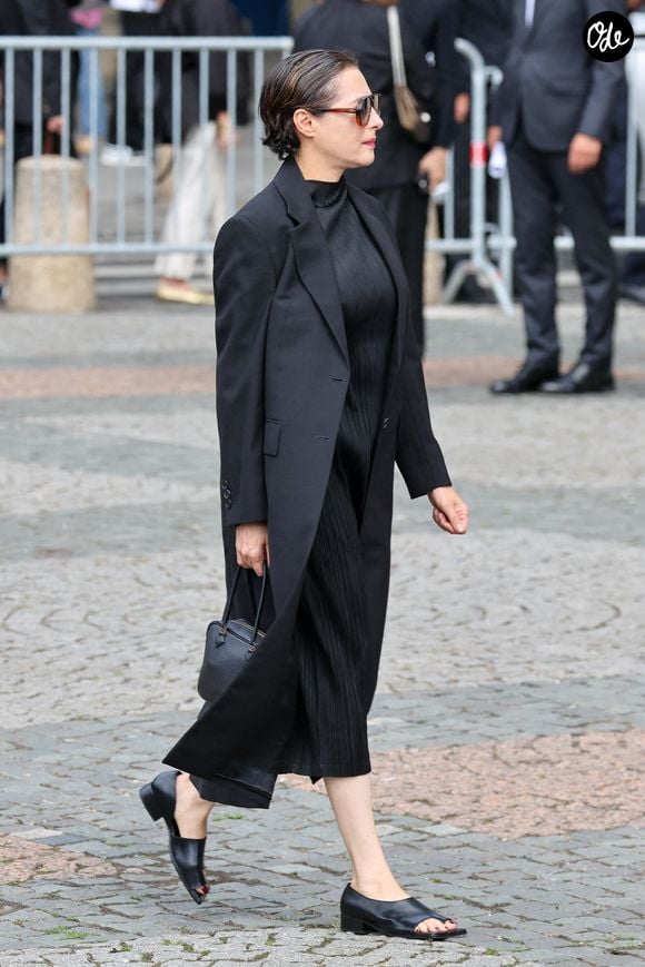 Amira Casar arrive aux obsèques de Mathilde Favier en l'église Saint-Sulpice à Paris le 31 aout 2026. © Dominique Jacovides-Cyril Moreau/Bestimage