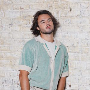 Et ce, pour des raisons indépendantes de sa volonté.

Exclusif - Anthony Colette en prise de vue studio en marge du tournage du clip "Je garde le sourire !" de l'association Laurette Fugain dans les Studios de l'Usine à Paris, France, le 19 septembre 2024. © Christophe Clovis/Bestimage