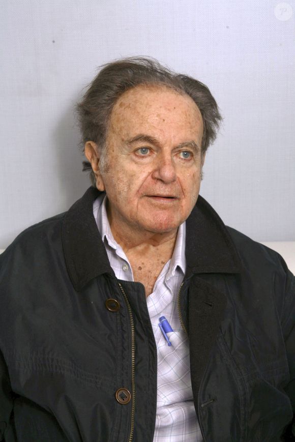 Un constat confirmé par le chanteur qui révélait, déjà en 2010, être adepte du naturisme... En bonne compagnie !

Portrait de Guy Beart 2013 © JLPPA / Bestimage