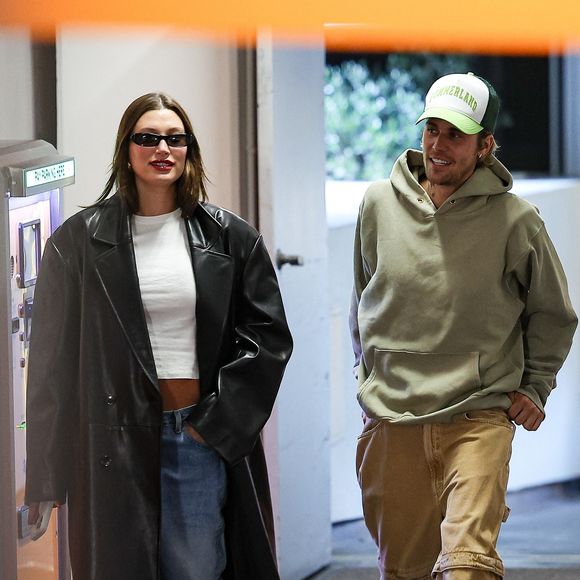 En effet, Justin Bieber et sa femme Hailey Bieber envisagerait d'acquérir une propriété dans la région

Exclusif - Justin Bieber et sa femme Hailey Bieber, enceinte, à la sortie d'un rendez-vous à Los Angeles, le 15 mai 2024.
Crédit : Backgrid USA / Bestimage