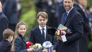 Une si belle photo pour la fête des Pères ! Le prince William choyé par Charlotte, George et Louis, ses 3 enfants