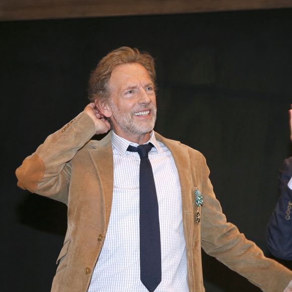 Exclusif - Jean-Marc Dumontet remet la décoration à Stéphane Freiss qui est élevé au grade d’Officier de l'ordre des Arts et des Lettres au théâtre Antoine à Paris, France, le 13 Mai 2024.  Stéphane Freiss a reçu cette distinction après avoir été nommé chevalier de l'ordre des Arts et des Lettres en 2013.

© Bertrand Rindoff / Bestimage