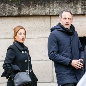 Léa Salamé et son compagnon Raphaël Glucksmann - Obsèques de Sébastien Demorand à la Coupole du crématorium du cimetière du Père-Lachaise à Paris, France, le 31 janvier 2020.