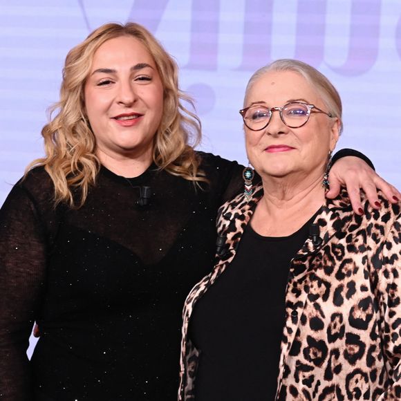 Marilou Berry et sa mère Josiane Balasko réunies pour la première fois au théâtre

Exclusif - Josiane Balasko et sa fille Marilou Berry en backstage de l'enregistrement de l'émission "Famille je vous aime" présentée par M.Drucker et qui sera diffusée le 29 décembre sur France 3, au studio Rive gauche, à Paris, France. © Gaffiot-Perusseau/Bestimage
