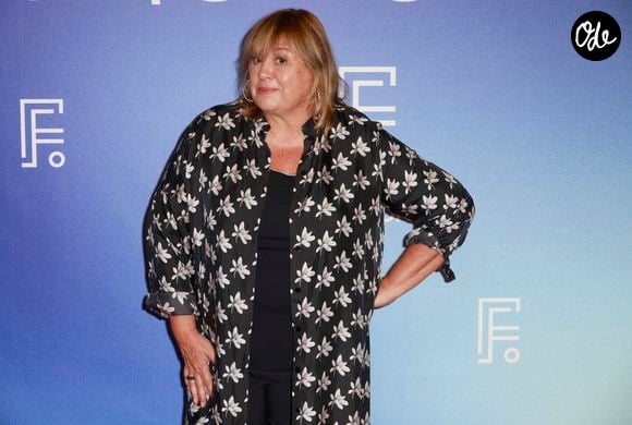 “Quand on voit Louis, qui est autiste, aussi à l’aise sur scène, on imagine les sacrifices que Francis a dû faire avec Gersende, sa femme”, déclare Michèle Bernier au "Figaro".

Michéle Bernier de la série Parfum du Bonheur
La 27e édition du Festival de la Fiction de La Rochelle,  © Christophe Aubert via Bestimage | 00723700