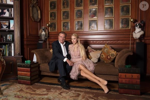 L’appartement sert de cocon familial loin de l’agitation monégasque et des attaches romaines.

Rendez-vous avec Maria Carolina de Bourbon des Deux-Siciles et ses parents Charles et Camilla de Bourbon des Deux Siciles, pour Le Bal 2019. Le 4 novembre 2019
© Cyril Moreau / Le Bal / Bestimage