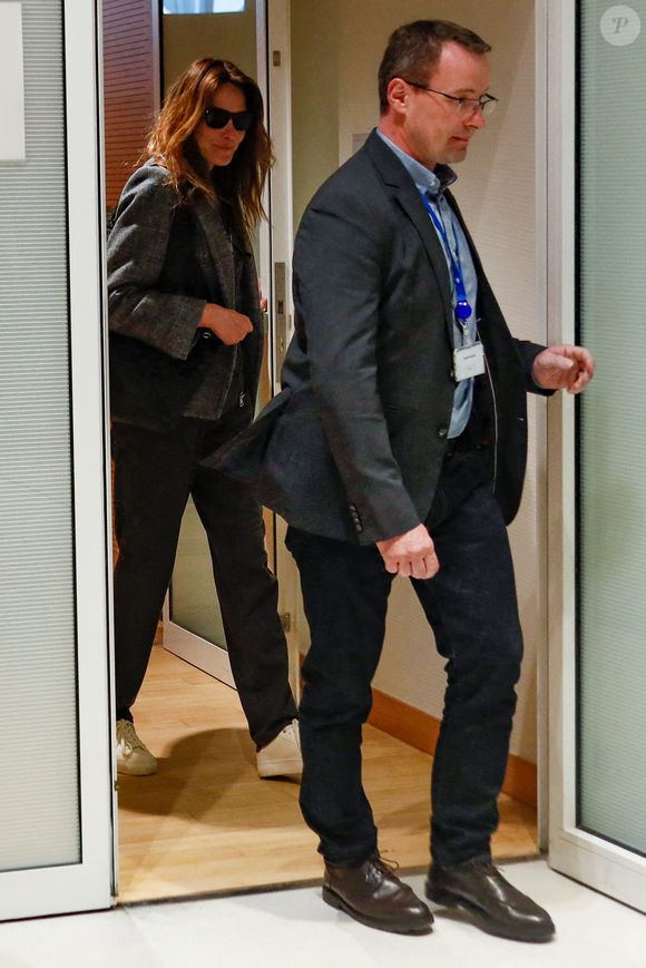 Carla Bruni à la sortie du dernier jour du procès pour des accusations de financement illégal de la campagne présidentielle victorieuse de 2007, décision le 25 septembre pour Nicolas Sarkozy et ses coprévenus, au tribunal de Paris, France, le 8 avril 2025. © Christophe Clovis/Bestimage