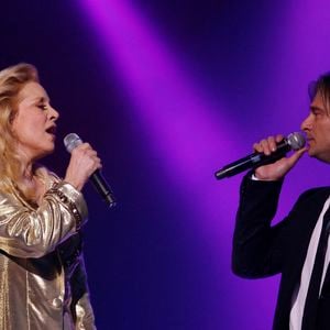Le chanteur français David Hallyday fait une apparition lors du dernier concert de la tournée de sa mère, la chanteuse Sylvie Vartan, sur la scène du Palais des Congrès à Paris, en France, le 12 avril 2008. Photo de Denis Guignebourg/ABACAPRESS.COM