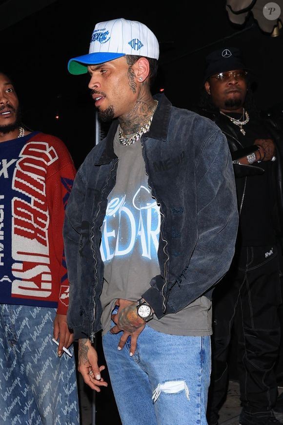 Chris Brown vu à la sortie de The Nice Guy, en plein West Hollywood, Los Angeles Backgrid USA / Bestimage