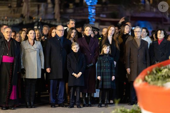 Mélanie-Antoinette de Massy, Le prince Albert II de Monaco, La princesse Charlène de Monaco, La princesse Gabriella de Monaco, comtesse de Carladès, Le prince Jacques de Monaco, marquis des Baux - La famille princière de Monaco lors de l'embrasement de la barque dans le cadre des célébrations de la Sainte-Dévote, Sainte Patronne de Monaco le 26 janvier 2024.

© Olivier Huitel / Pool Monaco / Bestimage
