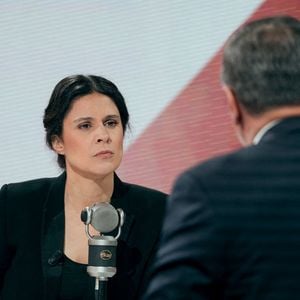 Louis Aliot, vice-président du RN et maire de Perpignan, est interviewé par la journaliste Apolline de Malherbe lors de son émission « Face à Face » sur BFM TV / RMC, le 1er avril 2025 à Paris, en France, dans les locaux de BFM. Photo : Alexis Jumeau/ABACAPRESS.COM