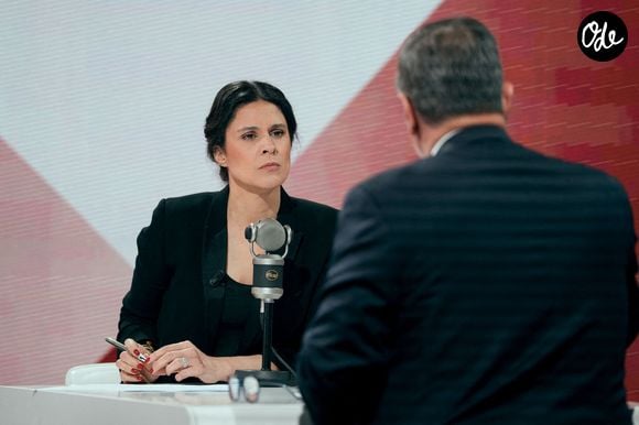 Louis Aliot, vice-président du RN et maire de Perpignan, est interviewé par la journaliste Apolline de Malherbe lors de son émission « Face à Face » sur BFM TV / RMC, le 1er avril 2025 à Paris, en France, dans les locaux de BFM. Photo : Alexis Jumeau/ABACAPRESS.COM