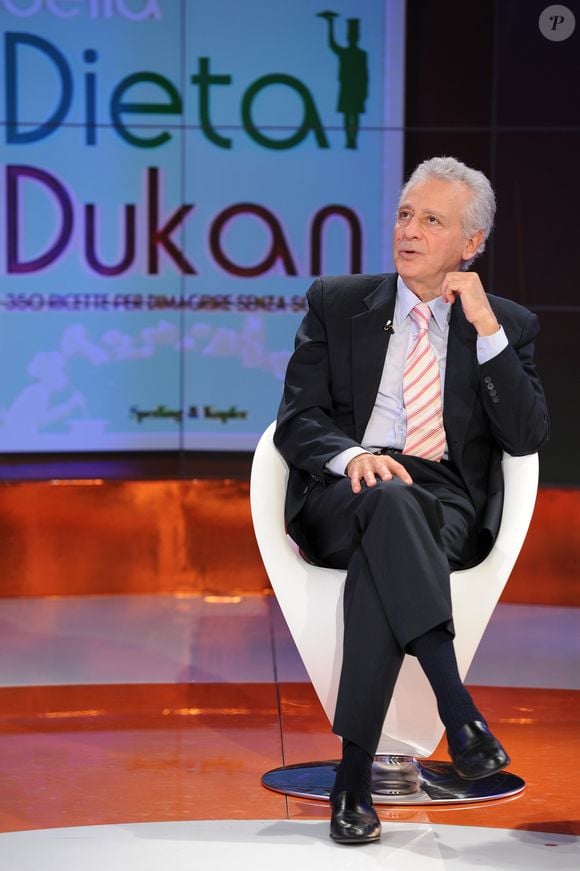 Le médecin nutritionniste français Pierre Dukan est l'invité de l'émission de télévision italienne Verissimo, à Milan.
SGP / BESTIMAGE