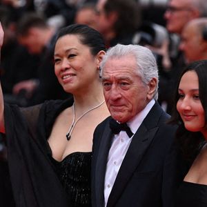(de gauche à droite) Tiffany Chen, Robert De Niro et un invité assistent à la projection de Partir Un Jour et à la cérémonie d'ouverture du 78ème Festival de Cannes à Cannes, France. Date de la photo : mardi 13 mai 2025.
Doug Peters/PA Wire