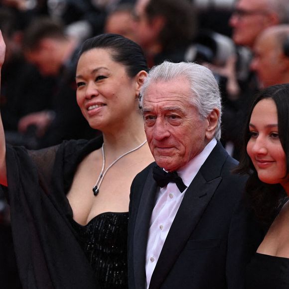 (de gauche à droite) Tiffany Chen, Robert De Niro et un invité assistent à la projection de Partir Un Jour et à la cérémonie d'ouverture du 78ème Festival de Cannes à Cannes, France. Date de la photo : mardi 13 mai 2025.
Doug Peters/PA Wire