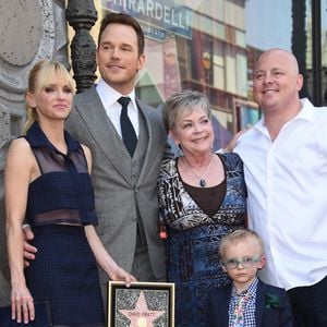 Chris Pratt avec Anna Faris, leur fils Jack et leur famille - Chris Pratt reçoit son étoile sur le Walk of Fame à Hollywood le 21 avril 2017.