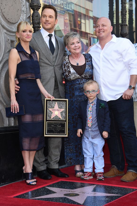 Chris Pratt avec Anna Faris, leur fils Jack et leur famille - Chris Pratt reçoit son étoile sur le Walk of Fame à Hollywood le 21 avril 2017.