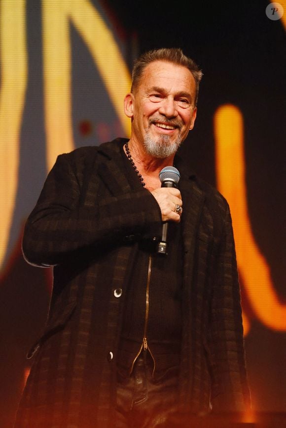 Exclusif - Florent Pagny - Concert "Corsu Mezu Mezu" à la Défense Arena à Paris, France. Le 28 octobre 2023. © Christophe Clovis / Bestimage "La Corse débarque à Paris ! » a eu lieu samedi 28 octobre 2023 à Paris La Défense Arena. Ce spectacle est l’aboutissement de ce projet qui a vu naître des duos majestueux entre les plus belles voix de Corse et du continent sur des chansons incontournables du répertoire insulaire. Des liens chaleureux, une culture partagée, plus de 600 000 albums vendus. Cette soirée chargée d’émotion restera à jamais unique et inoubliable pour ceux qui l'ont vécu sur scène comme dans la salle.