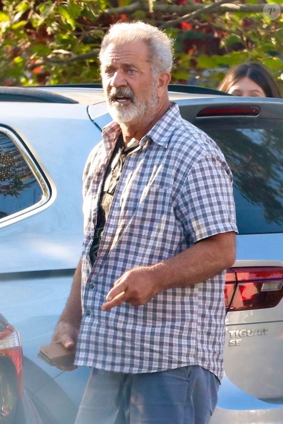 Malibu, CA - EXCLUSIF - L'acteur et réalisateur Mel Gibson a été aperçu en train de faire ses courses chez Whole Foods à Malibu. Backgrid USA / Bestimage