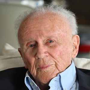 Le célèbre animateur est mort à l'âge de 96 ans le lundi 24 août 2026

Exclusif - Philippe Bouvard, journaliste français, écrivain, homme de radio et de télévision, à son domicile, en interview télé avec le journaliste producteur Cyril Viguier à Cannes, le 27 février 2025. 
© Bruno Bebert/Bestimage