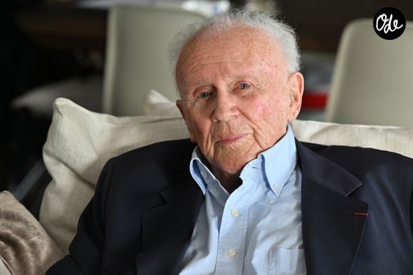 Le célèbre animateur est mort à l'âge de 96 ans le lundi 24 août 2026

Exclusif - Philippe Bouvard, journaliste français, écrivain, homme de radio et de télévision, à son domicile, en interview télé avec le journaliste producteur Cyril Viguier à Cannes, le 27 février 2025. 
© Bruno Bebert/Bestimage