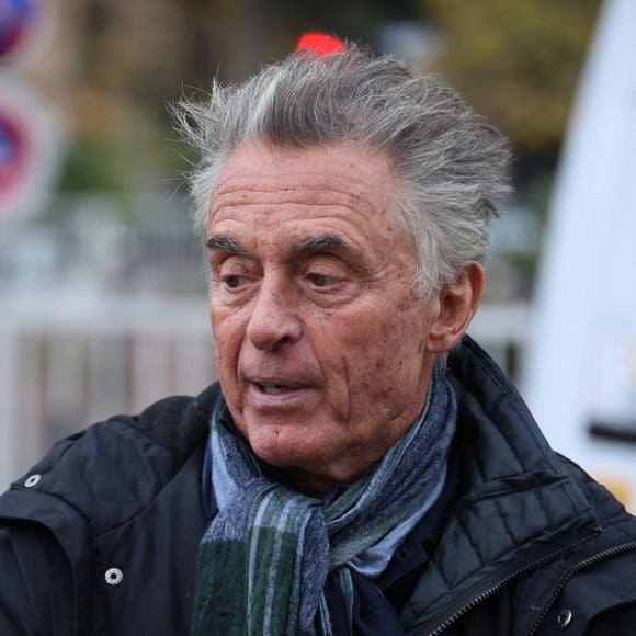 Exclusif - Gérard Holtz - Arrivées lors de l'enregistrement de l'émission "Vivement Dimanche" (du 16 novembre) à Paris le 22 octobre 2025. © Bestimage