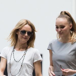 Vanessa Paradis et sa fille Lily-Rose Depp quittant le défilé Chanel lors de Paris Haute Couture Automne Hiver 2018/2019 à Paris, France, le 03 juillet 2018. Photo par Nasser Berzane/ABACAPRESS.COM