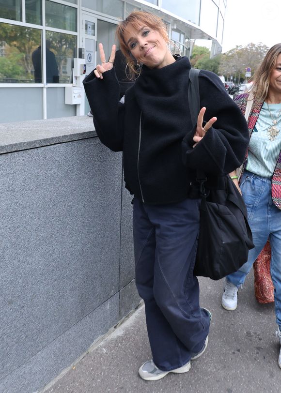 Zaz à son arrivée pour l'enregistrement de l'émission "Vivement Dimanche" à Paris le 22 octobre 2025. Crédit Bestimage