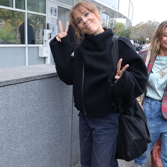 Zaz à son arrivée pour l'enregistrement de l'émission "Vivement Dimanche" à Paris le 22 octobre 2025. Crédit Bestimage