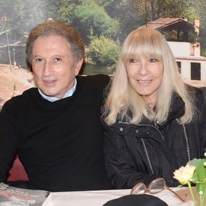 À l'approche de sa 63e saison à la télévision, Michel Drucker continue de faire parler. Régulièrement interrogé sur sa longévité à l'antenne, l'animateur assume pleinement son choix de poursuivre l'aventure

Exclusif - Michel Drucker et sa femme Dany Saval - Mylène Demongeot (présidente du comité d'honneur du refuge de l'Arche de Chateau-Gontier) a reçu en exclusivité Michel Drucker et sa femme Dany Saval au refuge de l'Arche à Château-Gontier à l'occasion du deuxième week-end de la protection animale DANIEL ANGELI / BESTIMAGE