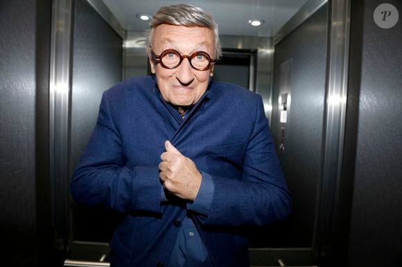 Affaibli ces derniers mois par un grave cancer du larynx, le comédien est apparu souriant et entouré, symbolisant un retour à la vie après l’épreuve. 

Portrait de Olivier Lejeune à Paris, le 12 décembre 2022.

Photo : Cédric Perrin / Bestimage