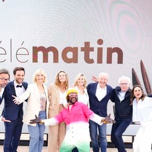 Exclusif - Flavie Flament, Charlotte Lipinska, Alex Jaffray, Samuel Ollivier, Camille Dahan, Cécile de France, les Frères Dardenne (Luc et Jean-Pierre Dardenne) et Femi the Scorpion sur le plateau de l'émission Télématin en marge du 78ème Festival International du Film de Cannes, France, le 22 mai 2025. © Jack Tribeca/Bestimage