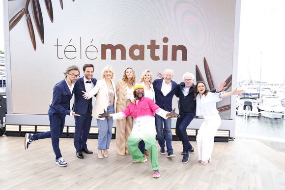 Exclusif - Flavie Flament, Charlotte Lipinska, Alex Jaffray, Samuel Ollivier, Camille Dahan, Cécile de France, les Frères Dardenne (Luc et Jean-Pierre Dardenne) et Femi the Scorpion sur le plateau de l'émission Télématin en marge du 78ème Festival International du Film de Cannes, France, le 22 mai 2025. © Jack Tribeca/Bestimage