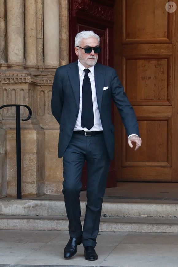 Pascal Praud - Sorties des obsèques de Philippe Labro dans l'église de Saint-Germain-des-Prés à Paris le 13 juin 2025. © Dominique Jacovides - Christophe Clovis / Bestimage