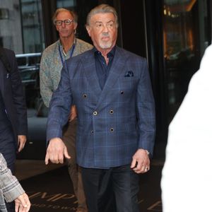 New York, NY — Sylvester Stallone arrive sur le plateau de l’émission Today, à Manhattan, pour promouvoir ses mémoires, The Steps. Backgrid USA / Bestimage